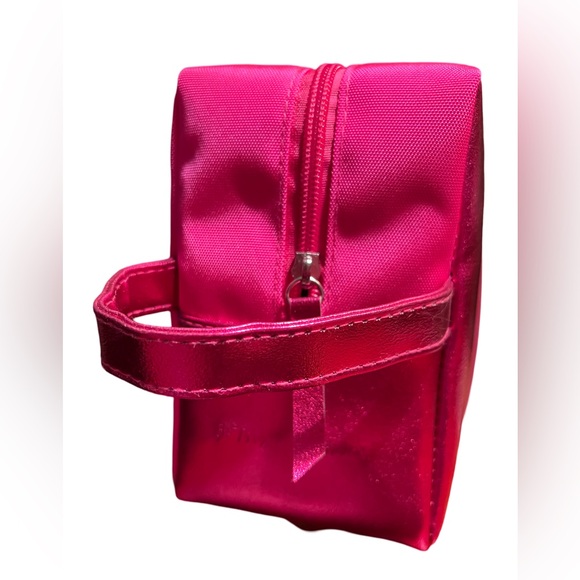 Betsey Johnson NWT Travel Groom Kit & Bag Great Size Pink Zip Closure - Picture 4 of 8